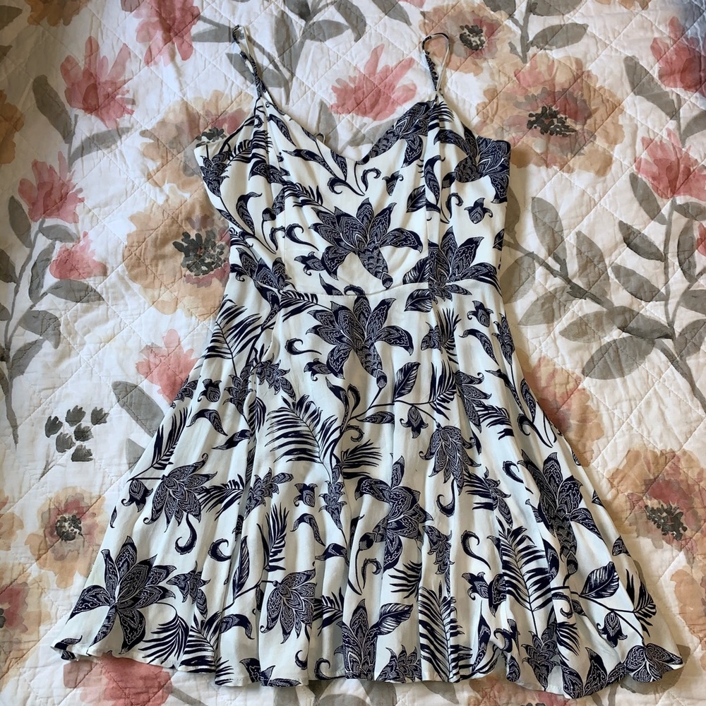 Floral Dress w lace up back